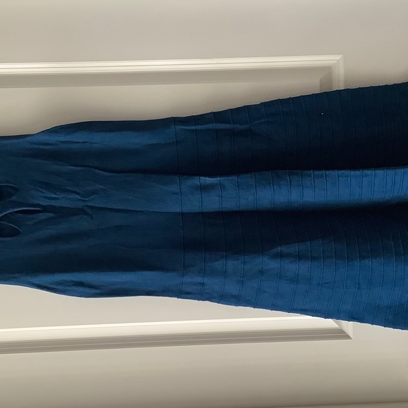 Cleo sleeveless midi dress with a textured pattern. - Picture 1 of 5